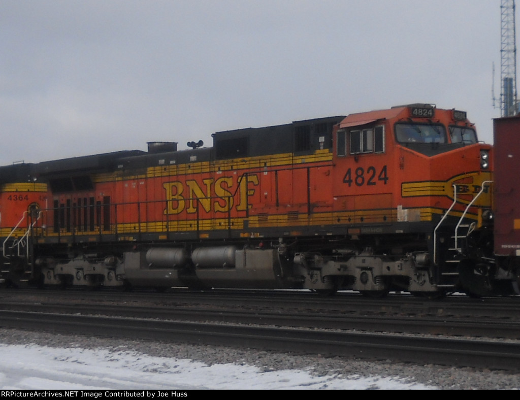 BNSF 4824